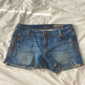 size 26 distressed Jean shorts